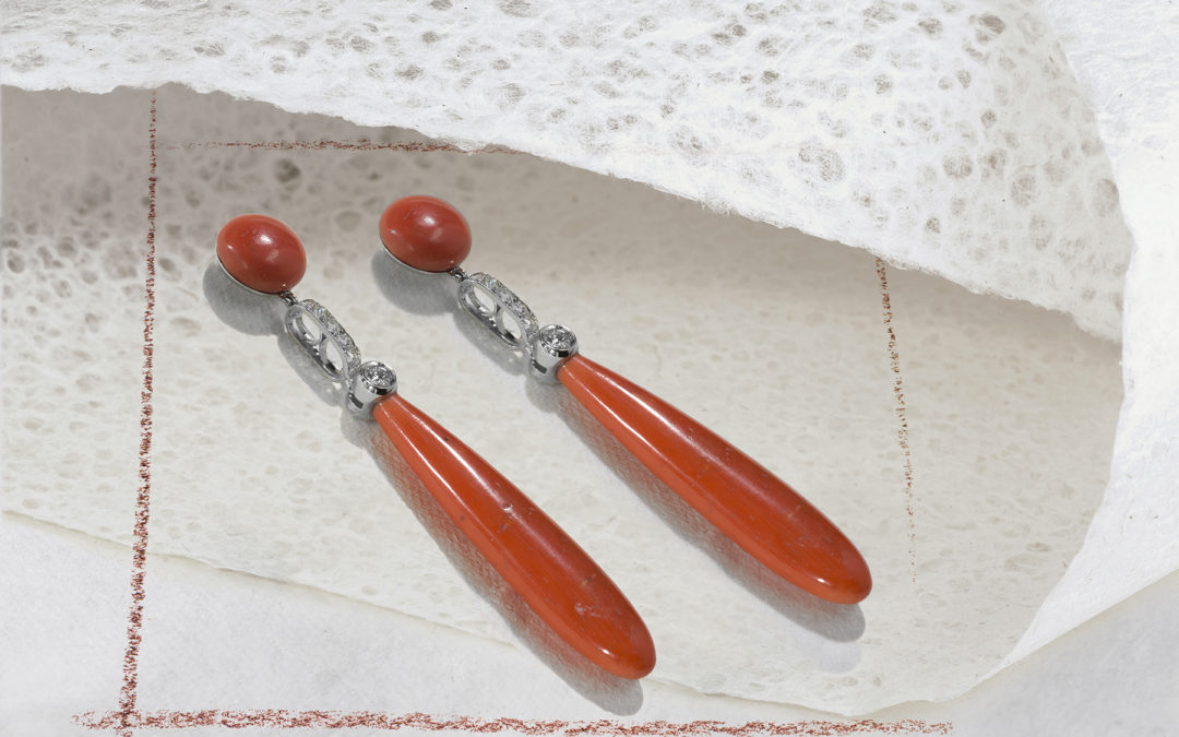 Boucles d’oreilles Art déco en platine, corail et diamants
