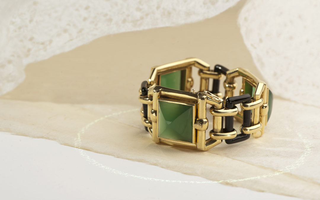 Bracelet époque 1930 en or jaune, onyx et chrysoprase