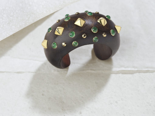 Bracelet Trianon en bois d’ébène, or et émeraudes