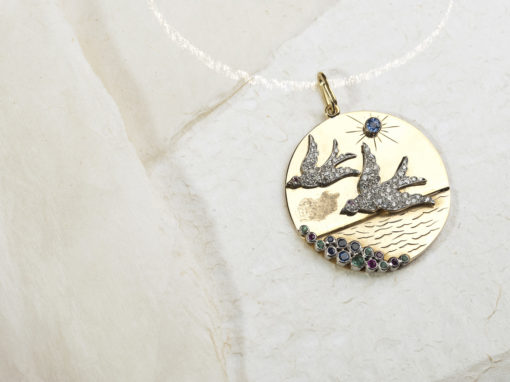 Pendentif époque 1950 or, rubis, saphirs, émeraudes et diamants