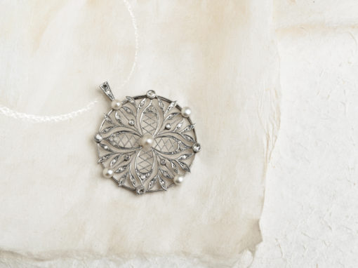 Pendentif époque Belle Époque platine, perles fines et diamants