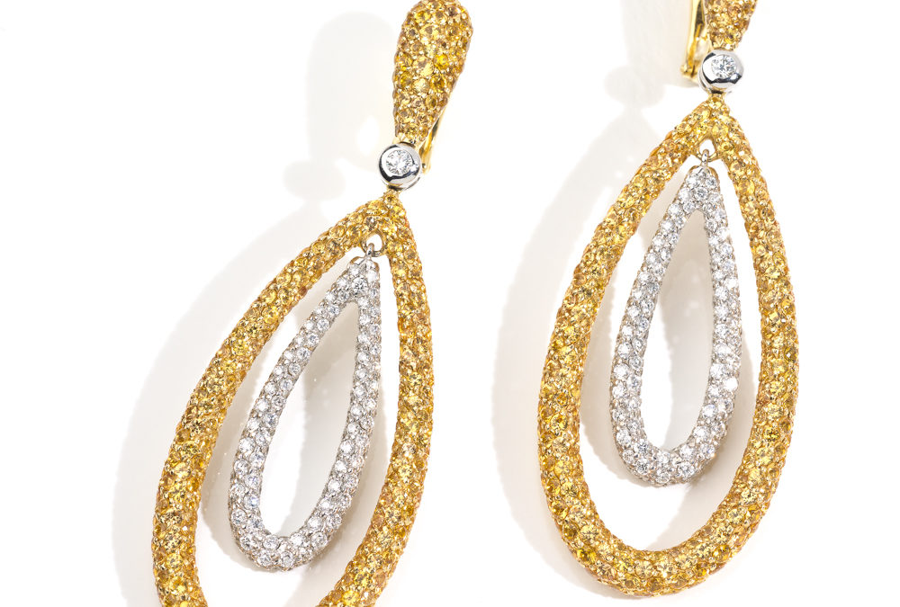 Boucles d’oreilles or jaune, diamants jonquille et blanc