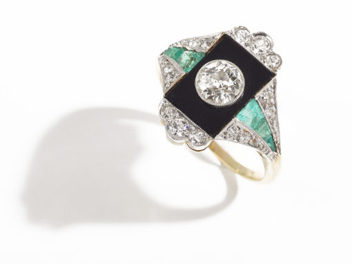 Bague Art déco diamant central et émeraudes