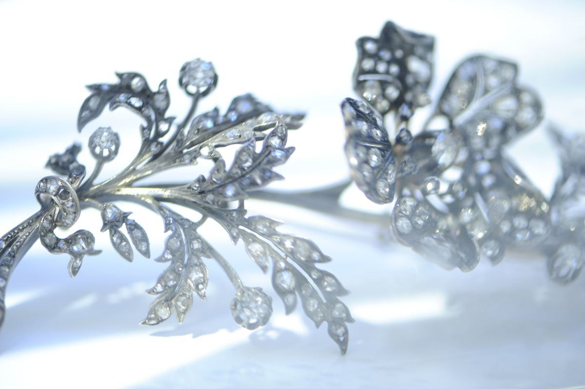 Broche Trembleuse En Or Et Argent Composée De 4
